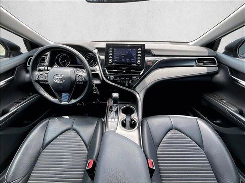 Used 2022 Toyota Camry SE FWD image 16