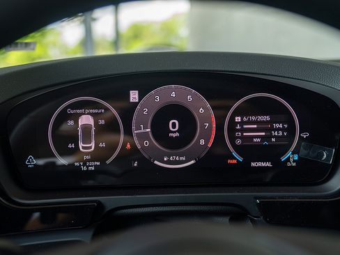 Used 2025 Porsche Cayenne image 10