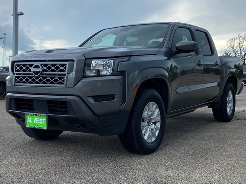 Used 2023 Nissan Frontier SV image 9