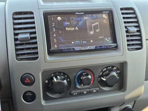 Used 2007 Nissan Frontier SE w/ Power Pkg AWD/4WD image 4