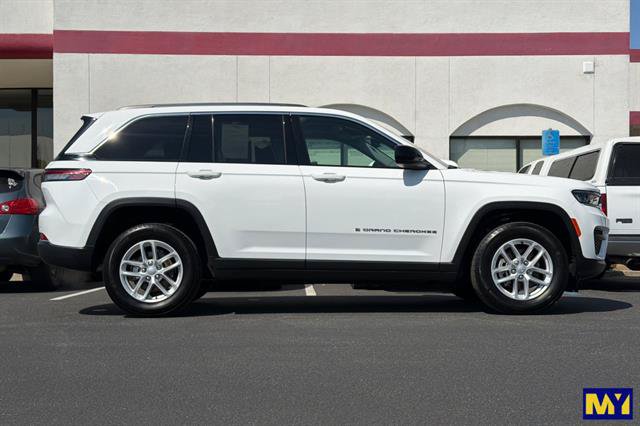 Used 2024 Jeep Grand Cherokee Laredo X RWD image 3
