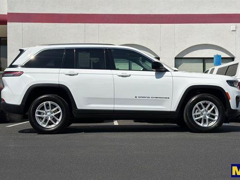 Used 2024 Jeep Grand Cherokee Laredo X RWD image 3