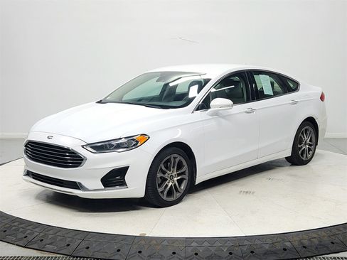 Used 2019 Ford Fusion SEL image 3