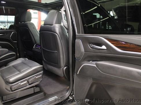 Used 2023 Cadillac Escalade ESV Premium Luxury AWD/4WD image 43