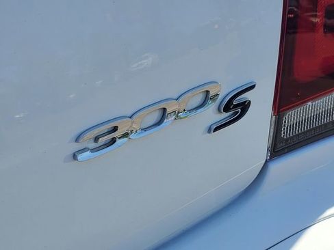 Used 2018 Chrysler 300 S RWD image 7