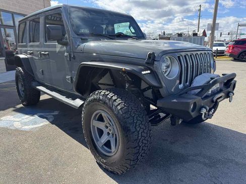 Used 2019 Jeep Wrangler Unlimited Sahara image 3