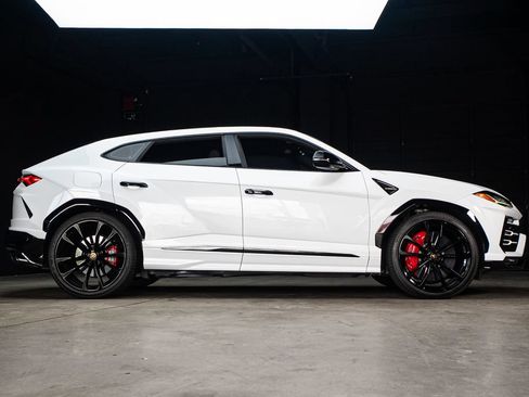Used 2022 Lamborghini Urus AWD/4WD image 11