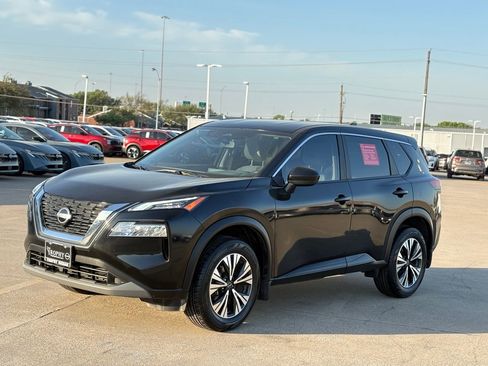 Certified 2023 Nissan Rogue SV image 3
