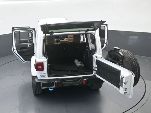 Used 2022 Jeep Wrangler Unlimited Sahara w/ Safety Group image 76