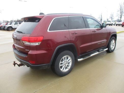 Used 2018 Jeep Grand Cherokee Laredo image 4