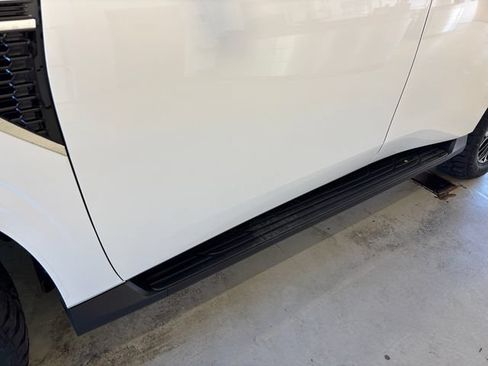 Used 2025 Nissan Armada SL AWD/4WD image 18