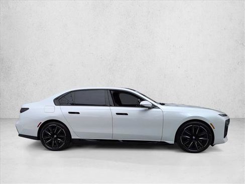 Used 2023 BMW i7 xDrive60 AWD/4WD image 4