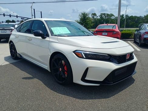 Used 2024 Honda Civic Type R image 3