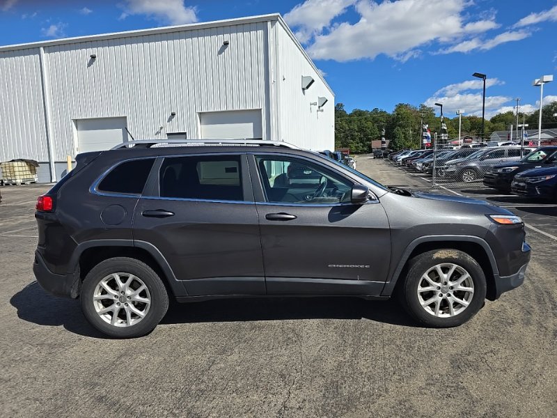 Used 2014 Jeep Cherokee Latitude w/ Cold Weather Group AWD/4WD image 9