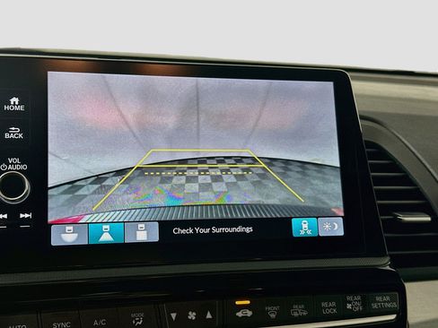 Used 2025 Honda Odyssey Sport-L image 21