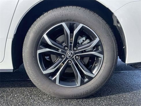 Used 2025 Toyota Sienna Platinum image 11