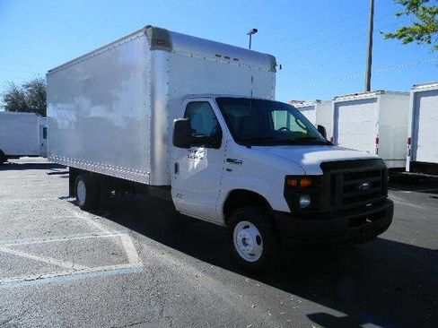 Used 2014 Ford E-350 and Econoline 350 Super Duty RWD image 2