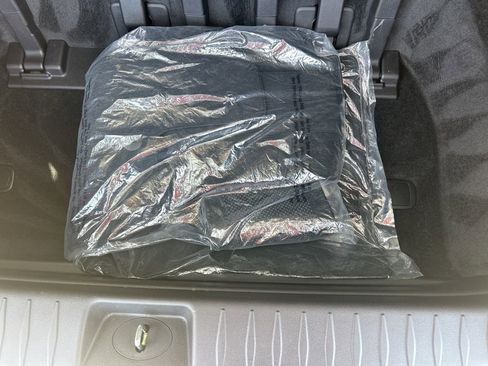 Used 2026 Kia Carnival FWD image 9