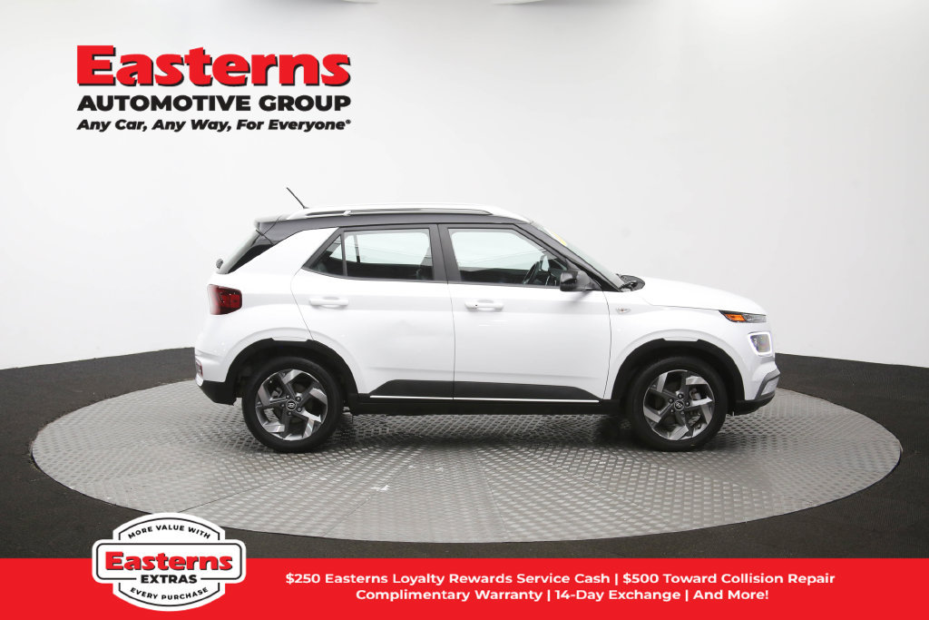 Used 2025 Hyundai Venue Limited FWD image 45