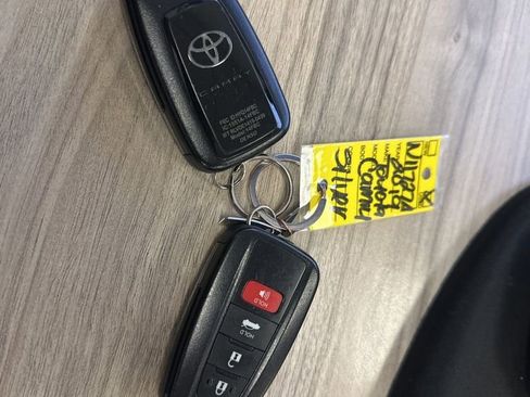 Used 2019 Toyota Camry SE w/ Convenience Package image 12