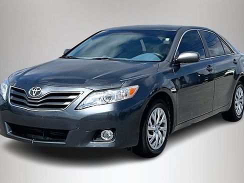 Used 2010 Toyota Camry LE image 2