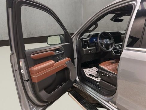 Used 2025 GMC Sierra 1500 Denali Ultimate image 9