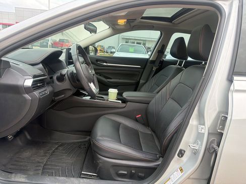 Used 2023 Nissan Altima 2.5 SR w/ SR Premium Package image 5