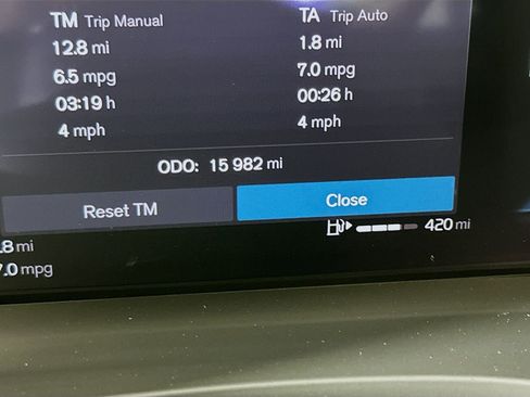 Used 2025 Volvo XC60 B5 Plus image 12