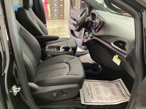 New 2027 Chrysler Pacifica Select AWD/4WD image 39