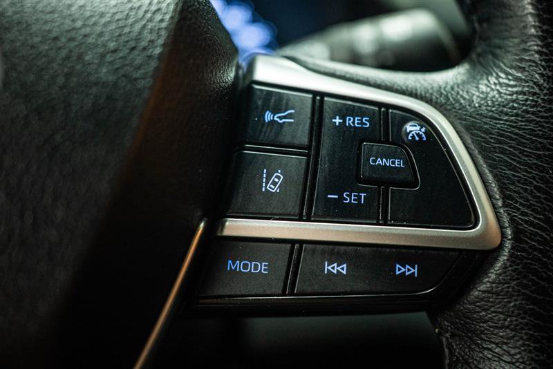 Used 2023 Toyota Sienna XLE FWD image 21