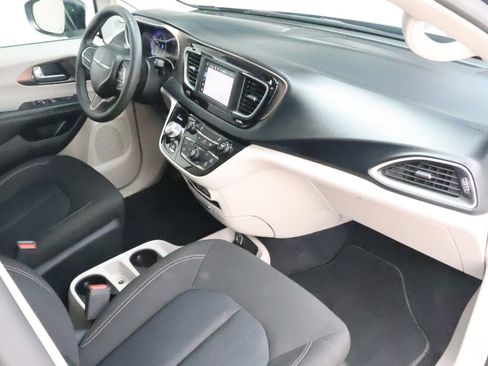 Used 2023 Chrysler Voyager LX FWD image 50