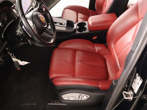 Used 2022 Porsche Macan AWD/4WD image 12