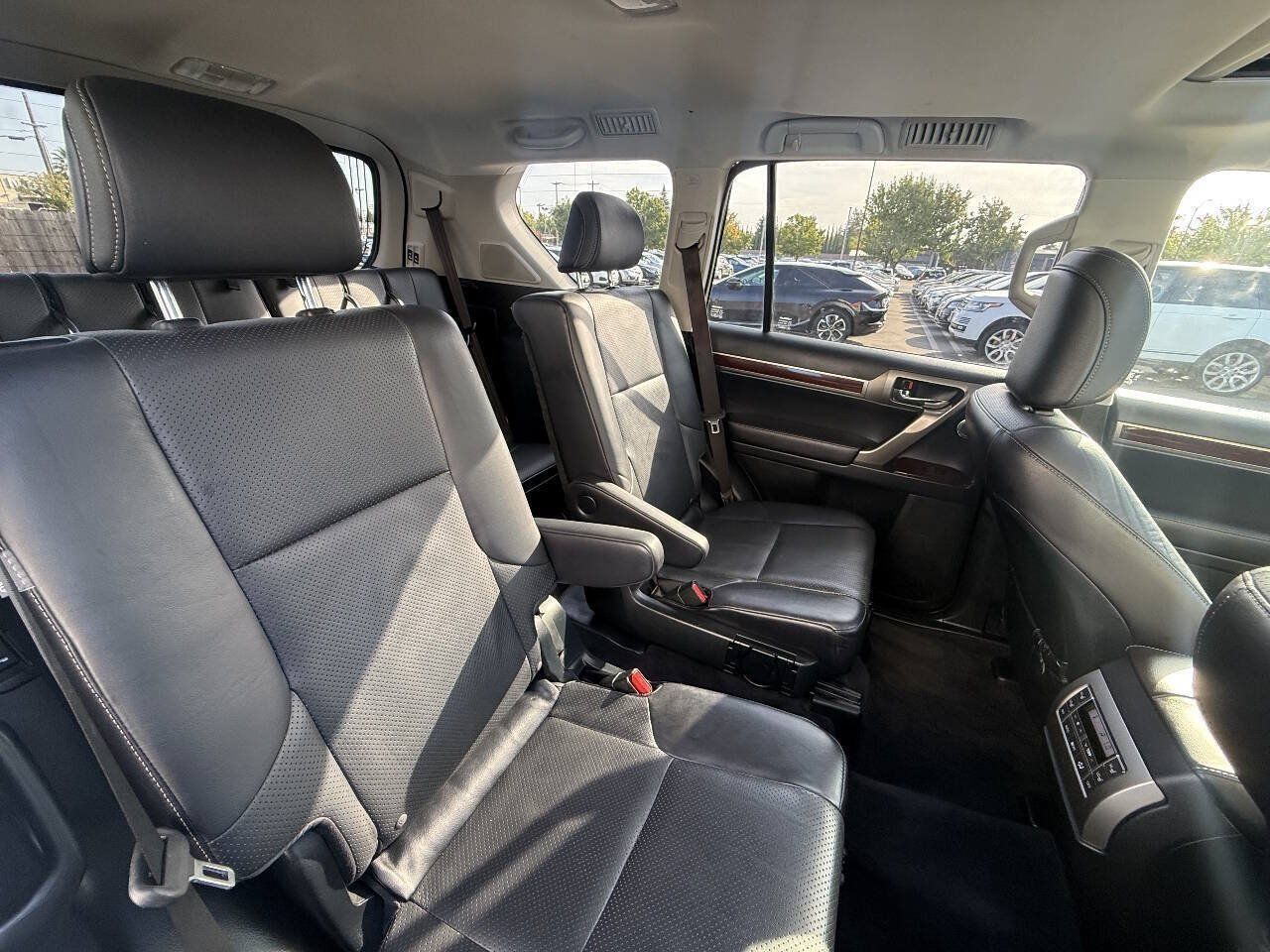 Used 2017 Lexus GX 460 Luxury AWD/4WD image 24