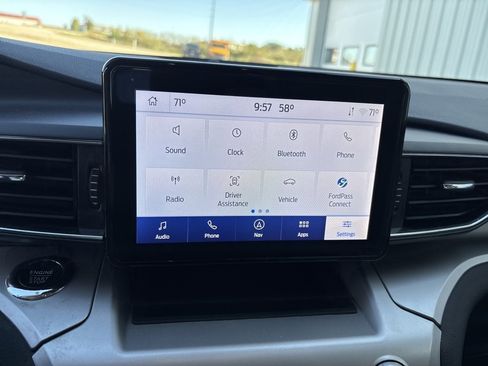 Used 2022 Ford Explorer XLT w/ Equipment Group 202A image 19