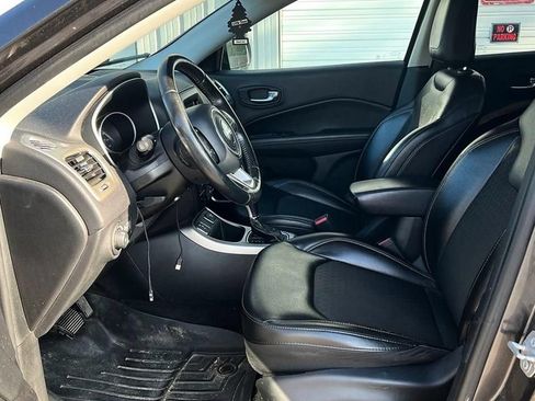 Used 2018 Jeep Compass Latitude w/ Popular Equipment Group FWD image 10