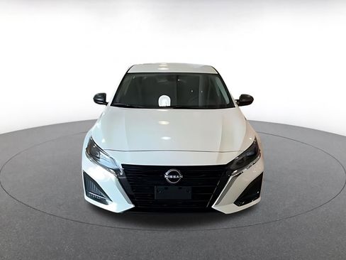 Used 2025 Nissan Altima 2.5 SV FWD image 4