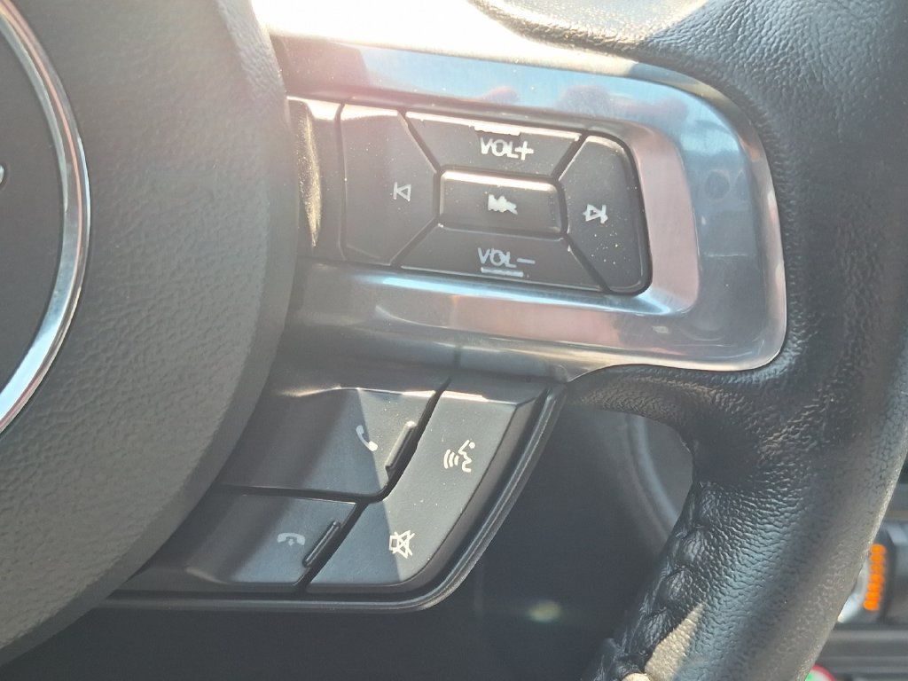 Used 2017 Ford Mustang Coupe RWD image 22