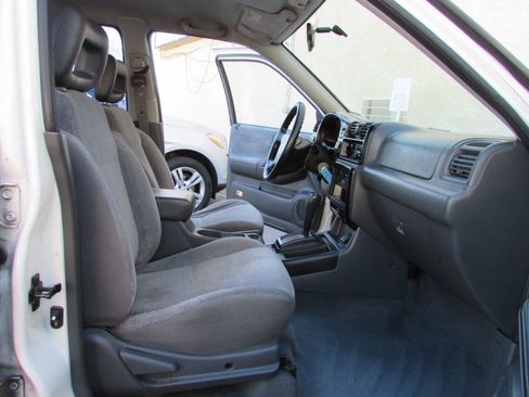 Used 1999 Isuzu Rodeo LS RWD image 36