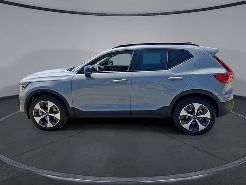 Certified 2026 Volvo XC40 B5 Plus AWD/4WD image 2