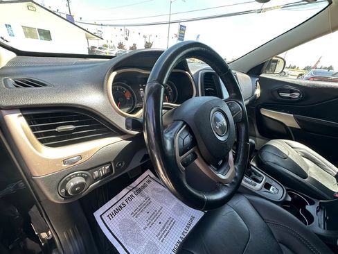 Used 2018 Jeep Cherokee Limited AWD/4WD image 33