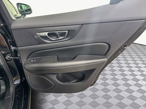 Used 2023 Volvo S60 T8 Plus image 28