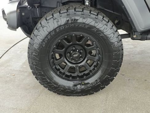 Used 2020 Jeep Gladiator Sport w/ Trailer Tow Package AWD/4WD image 4