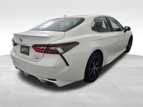 Used 2024 Toyota Camry SE image 5