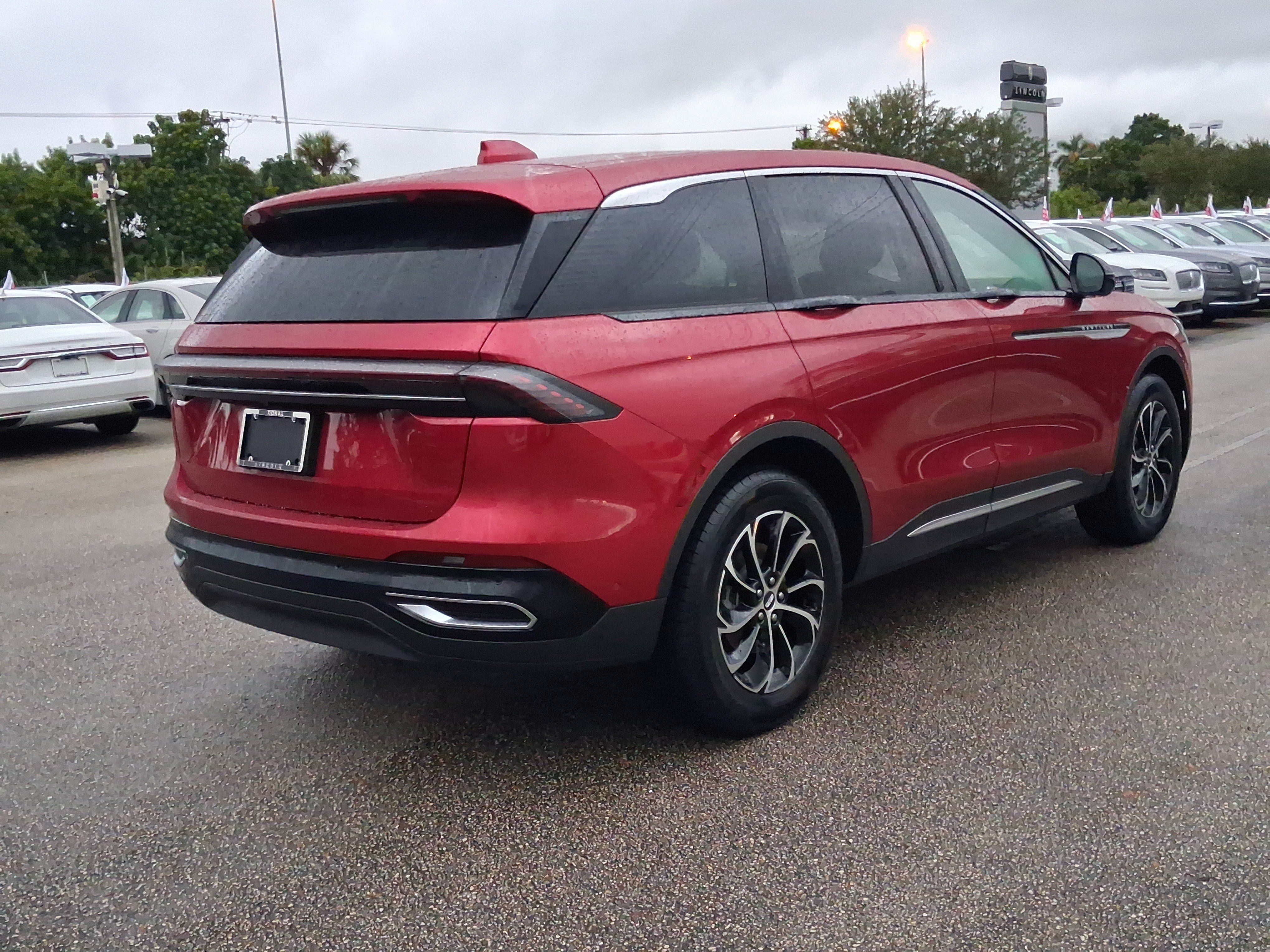 Used 2024 Lincoln Nautilus Premier AWD/4WD image 4