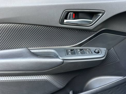 Used 2019 Toyota C-HR LE FWD image 10