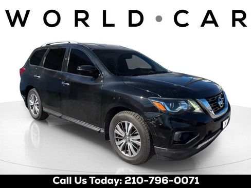 Used 2017 Nissan Pathfinder SV image 1