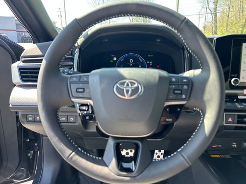 New 2026 Toyota Camry SE FWD image 22