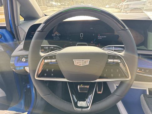 New 2026 Cadillac Optiq Luxury 1 image 30