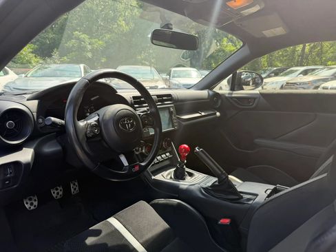 Used 2023 Toyota GR86 Premium w/ ALL Weather Mat Package (TMS) RWD image 8