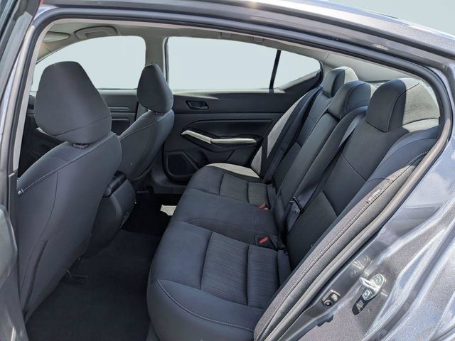 Used 2024 Nissan Altima 2.5 SV FWD image 13
